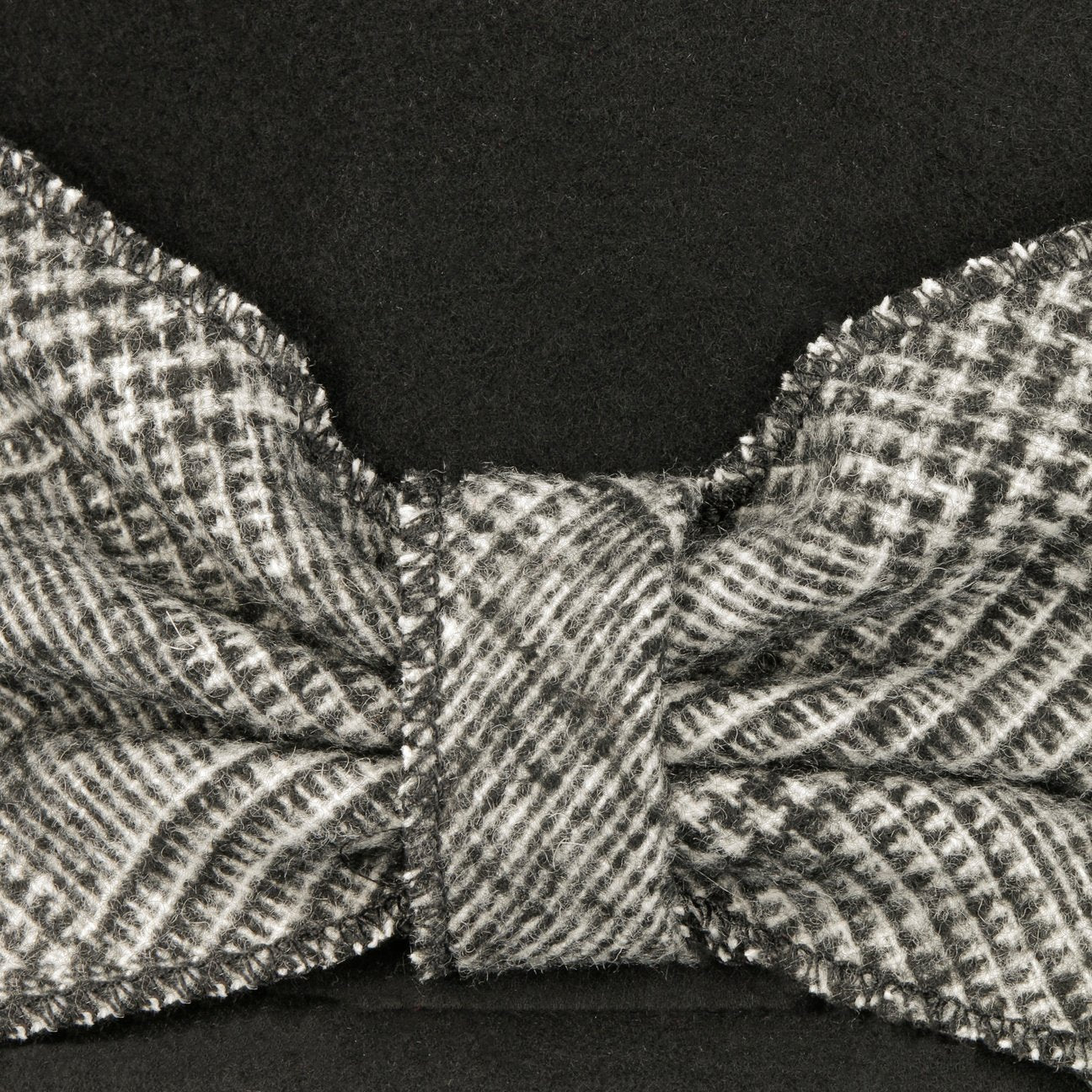 Ulla Soft Wool Glockenhut schwarz 19