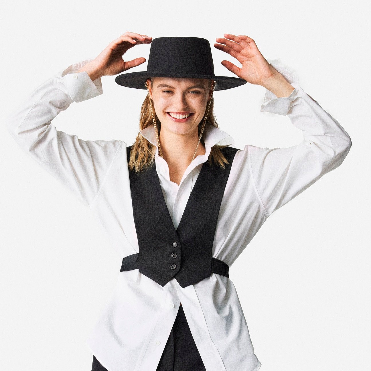Soft Wool Ladies' Hat With Chin Strap Modell 2
